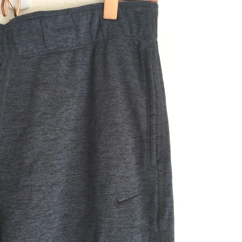 NIKE Women’s Therma All Time Training Pants Gray Sz Medium